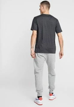 NIKE CLUB PANTS GRAY